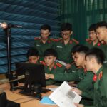 Hình ảnh minh họa: Sinh viên ngành quân sự cơ sở đang học tập.